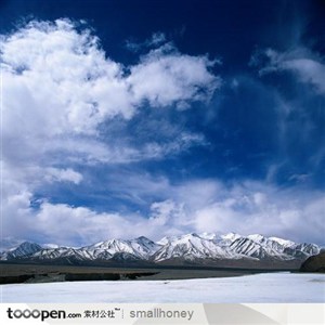雪山云层天空云朵蓝天白云的素材自然风景图片素材