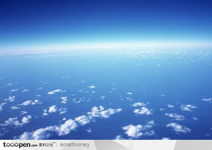 飞机上空俯视天空云朵蓝天白云云层