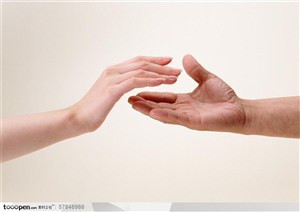 人物手势元素-情侣牵手手势特写图片素材