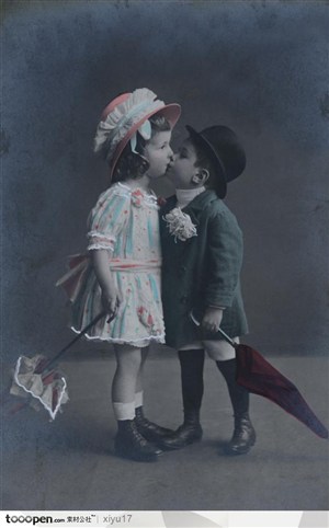 童年时光-亲吻的两个小儿童