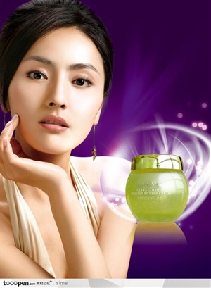 名牌化妆品广告展板元素-手托着下巴的韩国美女