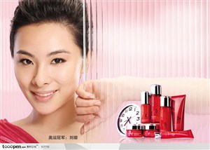 美容化妆品广告展板元素-玻璃后的时尚美女刘璇代言化妆品