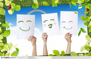 绿色植物边框和手举的绿色微笑脸谱