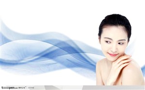 美容SPA健身保健-一手搭肩膀微笑的韩国美女