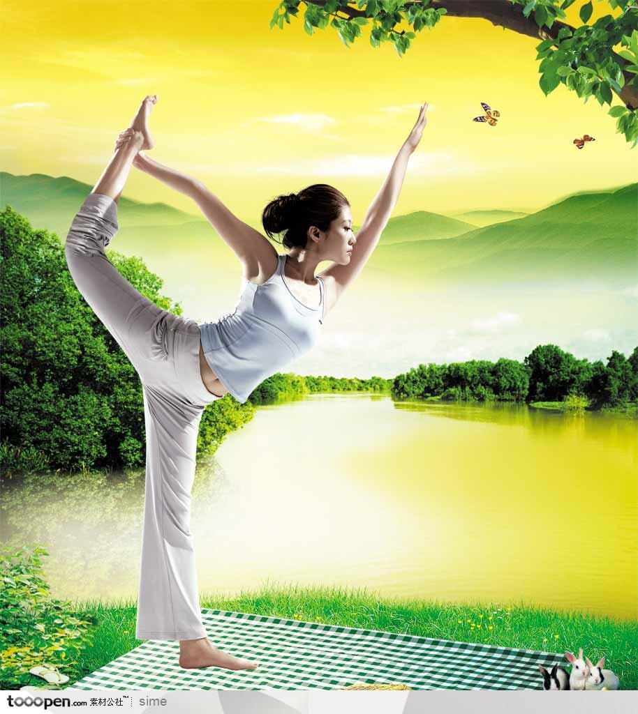 美容SPA健身保健-树林湖泊边瑜伽动作的美女