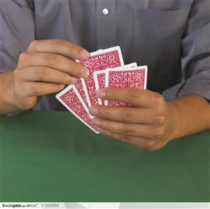 人物手势元素-打扑克牌手势特写