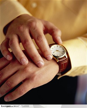 人物手势元素-看手表手势特写钟表图片
