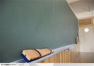 快乐教育-整洁的黑板