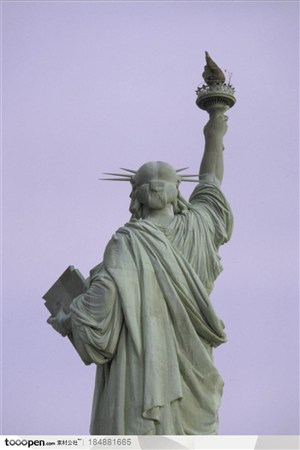 名胜建筑-自由女雕塑神首举火炬背面