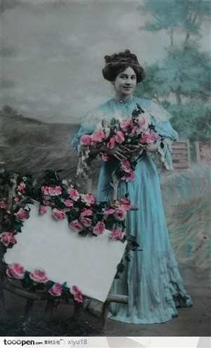 女性复古影像-拿着玫瑰花的女士
