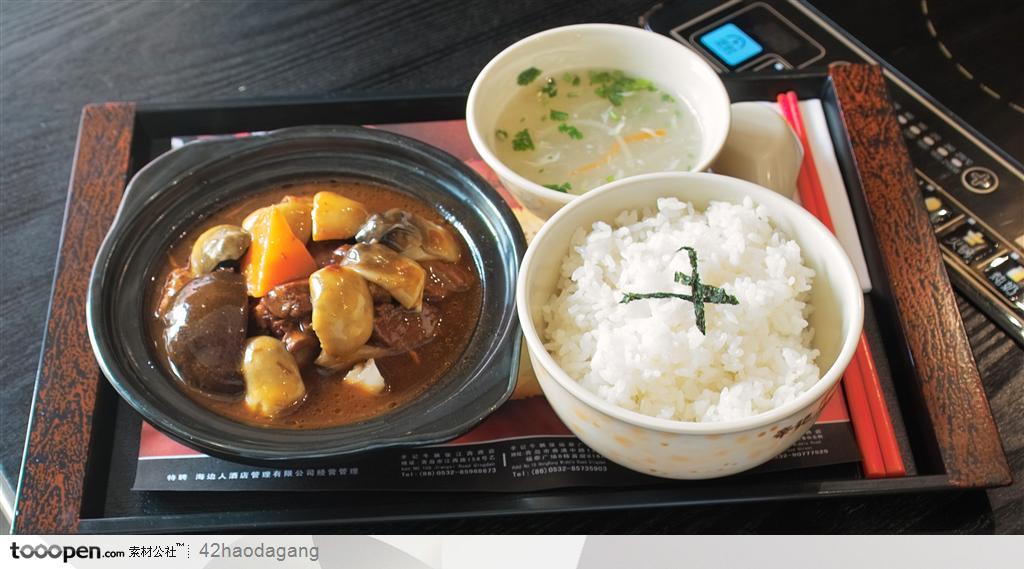 中式快餐珍菌牛腩饭