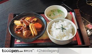 中式快餐腐竹牛腩饭