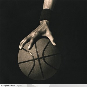 篮球运动-手握着篮球