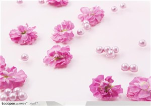 结婚物语-粉色的珍珠与花朵