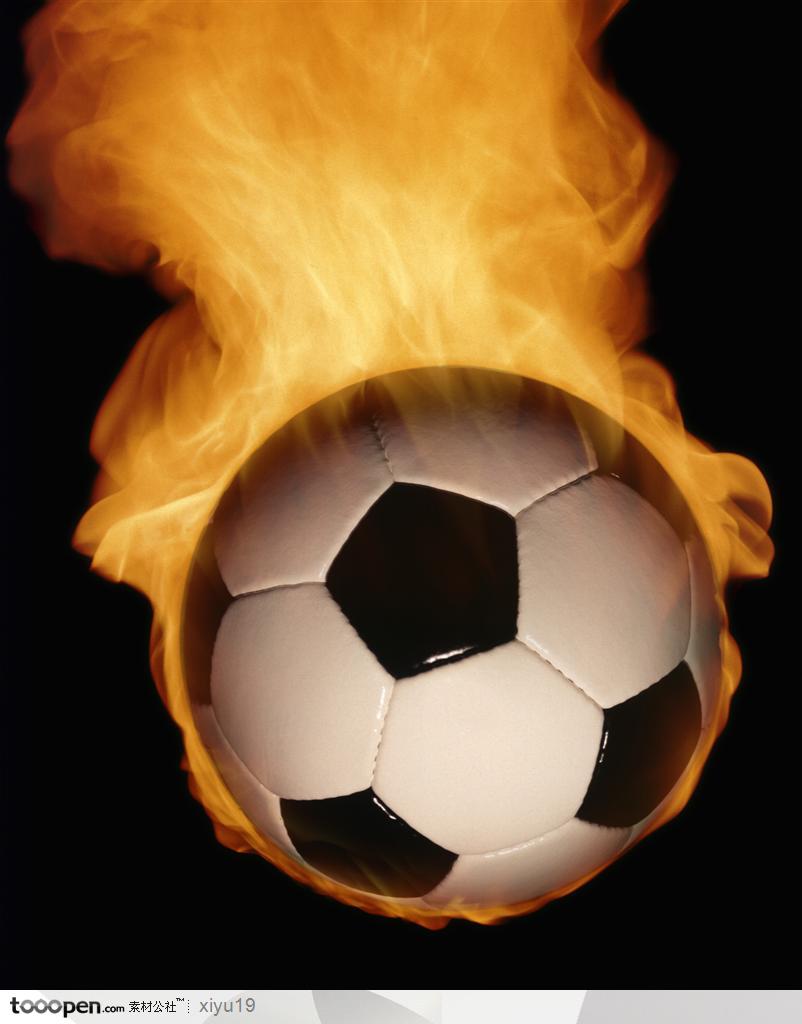 比赛运动-足球上的火焰