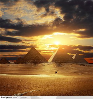 自然风光高清图片黄昏沙漠埃及金字塔