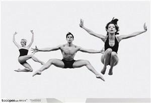 舞蹈动作-外国三个练习舞蹈动作的人腾空跳跃