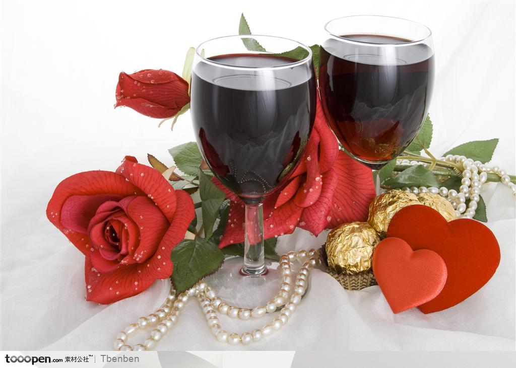 情人节元素高脚玻璃酒杯里的葡萄酒玫瑰弗列罗巧克力