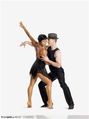 舞蹈肢体动作-外国双人拉丁舞面对面的踮起脚尖挥动手臂