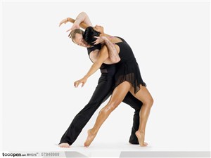 舞蹈肢体动作-依偎在一起跳拉丁舞的外国双人舞蹈