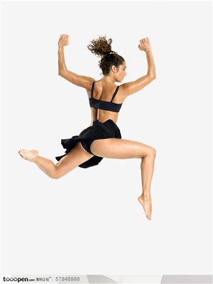 舞蹈肢体动作-外国女人穿黑色小短裙跳跃在空中