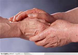 老年人生活-双手相握的手