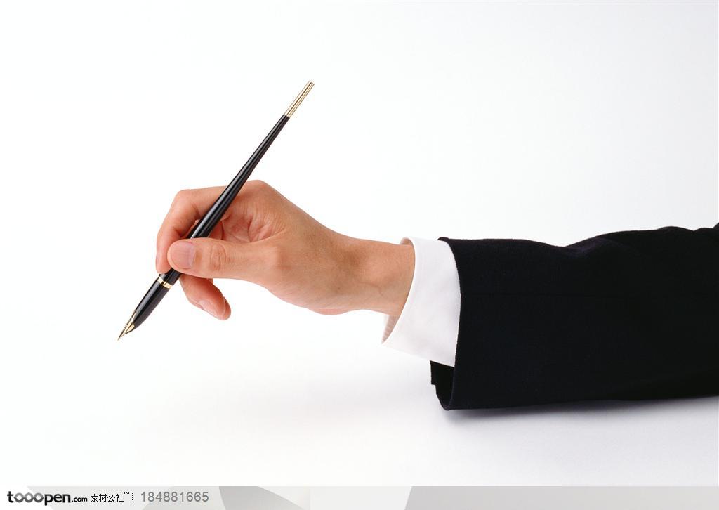 人物手势元素-商务人士手拿钢笔写字手势特写.