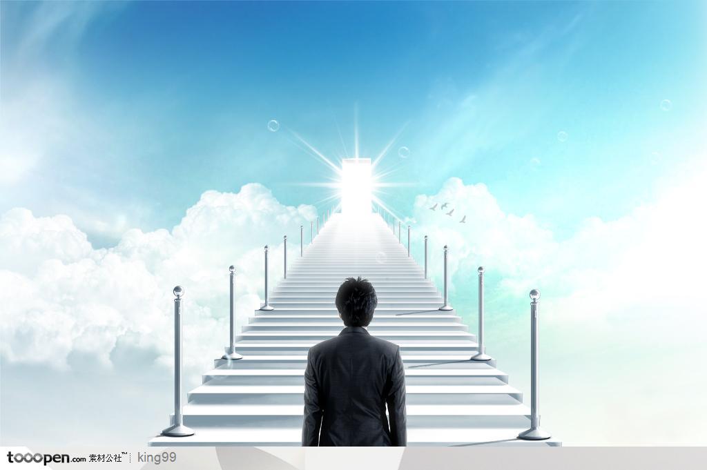 站在白色面向光芒的阶梯前的商业男士和白色云海背景