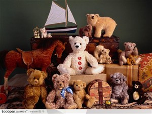 可爱一群小熊 玩具 大马 模型船 复古箱子 地毯
