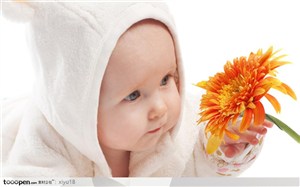 可爱儿童-拿着太阳花的婴儿
