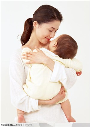 婴儿幼儿-抱着婴儿的母亲