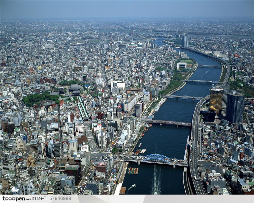名胜建筑-俯视河流周边的城市发展