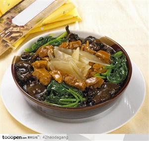 中华美食-崂山蘑炖腱子肉