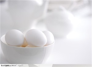 美食制作-盘子中的鸡蛋