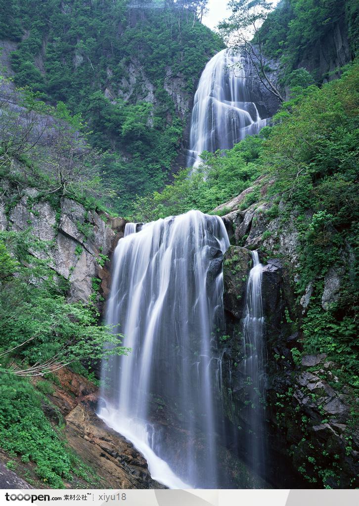 山水瀑布-垂直落下的瀑布
