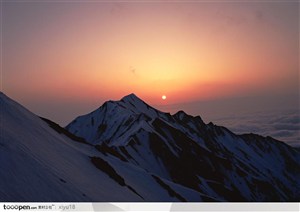漂亮山景-夕阳下的山脉