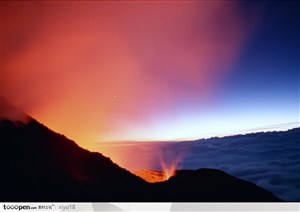 漂亮山景-夜景下的火山口