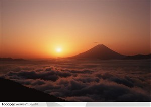 漂亮山景-夕阳下漂亮的云海