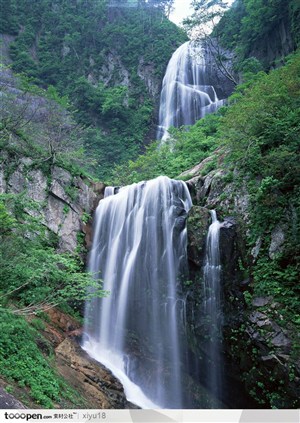 山水瀑布-垂直落下的瀑布