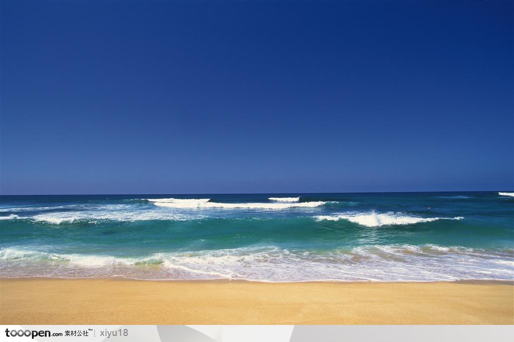 海滩风景-翻滚的海浪