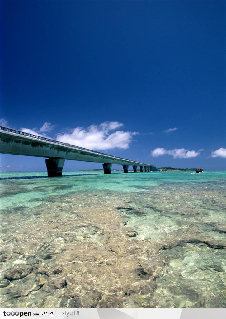 海滩风景-海中的桥梁