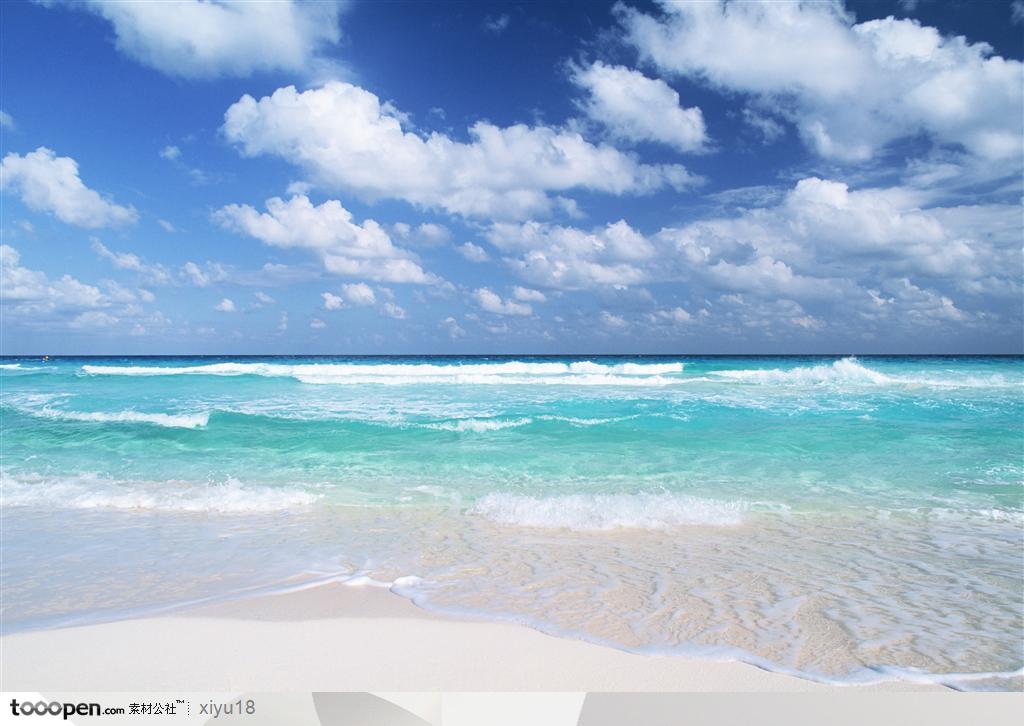 海滩风景-漂亮的浅蓝色海岸