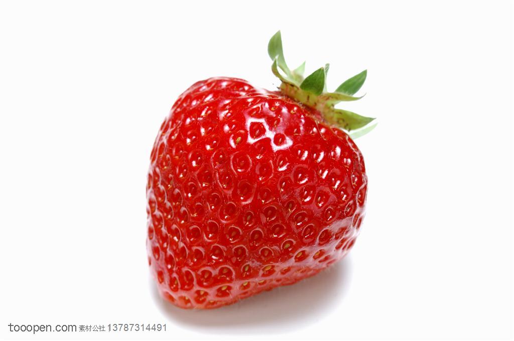 新鲜水果-果粒饱满的新鲜草莓