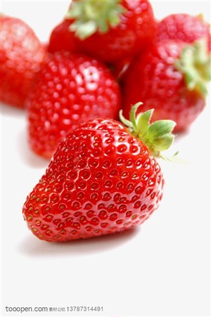 新鲜水果-放在一起的新鲜草莓特写水果图片素材
