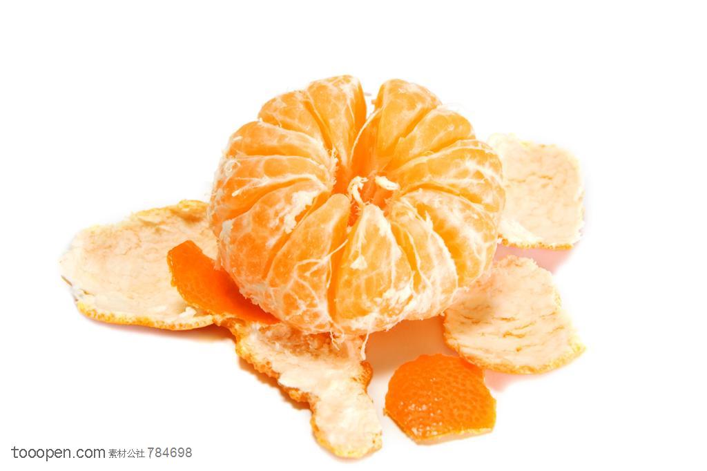 新鲜水果-被拨片的橘子露出果肉