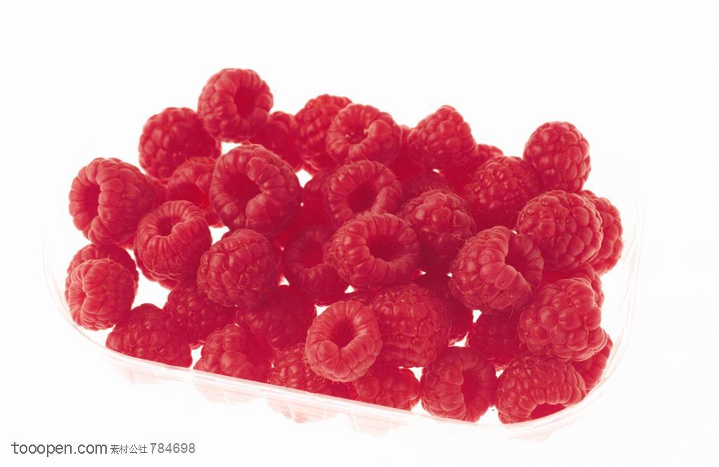 新鲜水果-俯视堆放在一起的红树莓