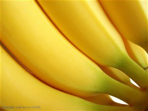 新鲜水果-斜着摆的一串香蕉特写
