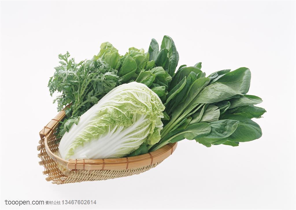 新鲜蔬菜-摆放簸箕的大白菜、小白菜、芹菜