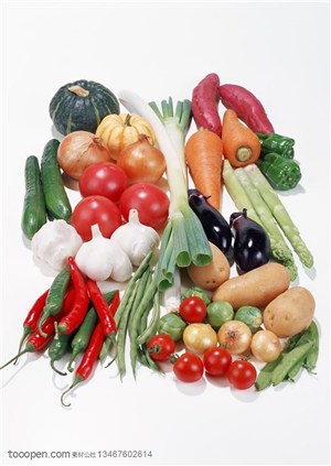 新鲜蔬菜-摆放在一起的大葱、土豆、红萝卜、茄子、红辣椒、洋葱等新鲜蔬菜
