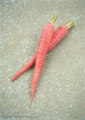 新鲜蔬菜-交叉摆放在一起的胡萝卜特写